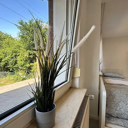 דירה Charming House With Garden In קרפלד