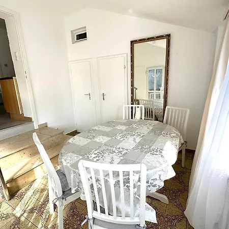 Charming House With Garden In *