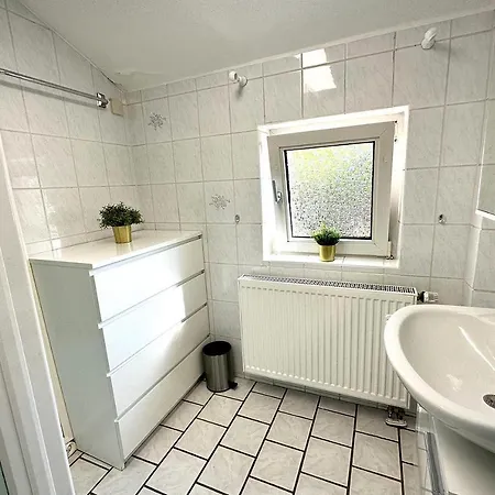 דירה Charming House With Garden In קרפלד