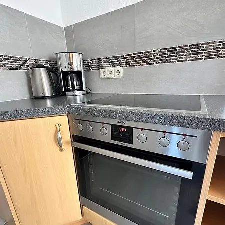 Charming House With Garden In דירה