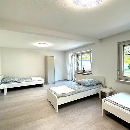 Charming House With Garden In דירה קרפלד