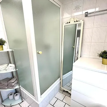 דירה Charming House With Garden In קרפלד