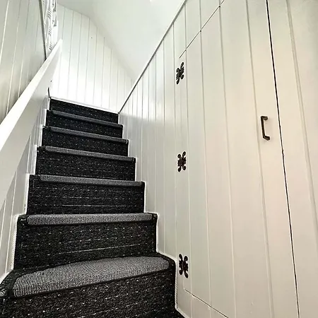 דירה Charming House With Garden In *