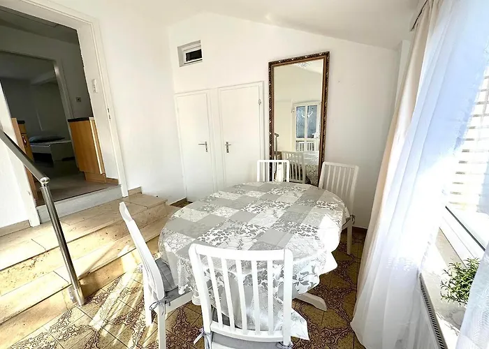 Charming House With Garden In *