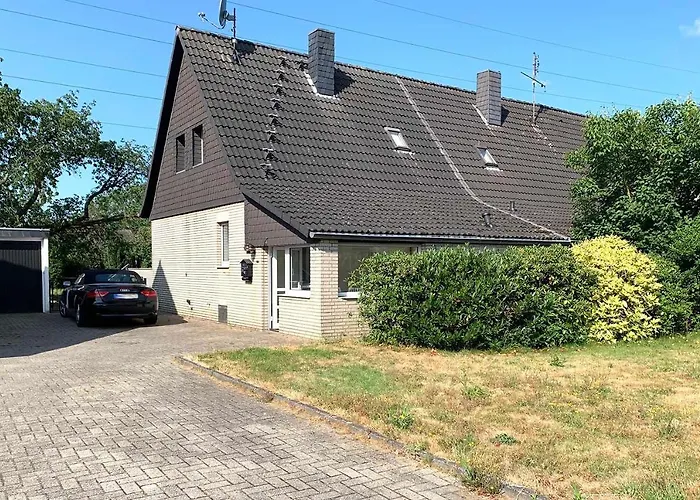 Charming House With Garden In *